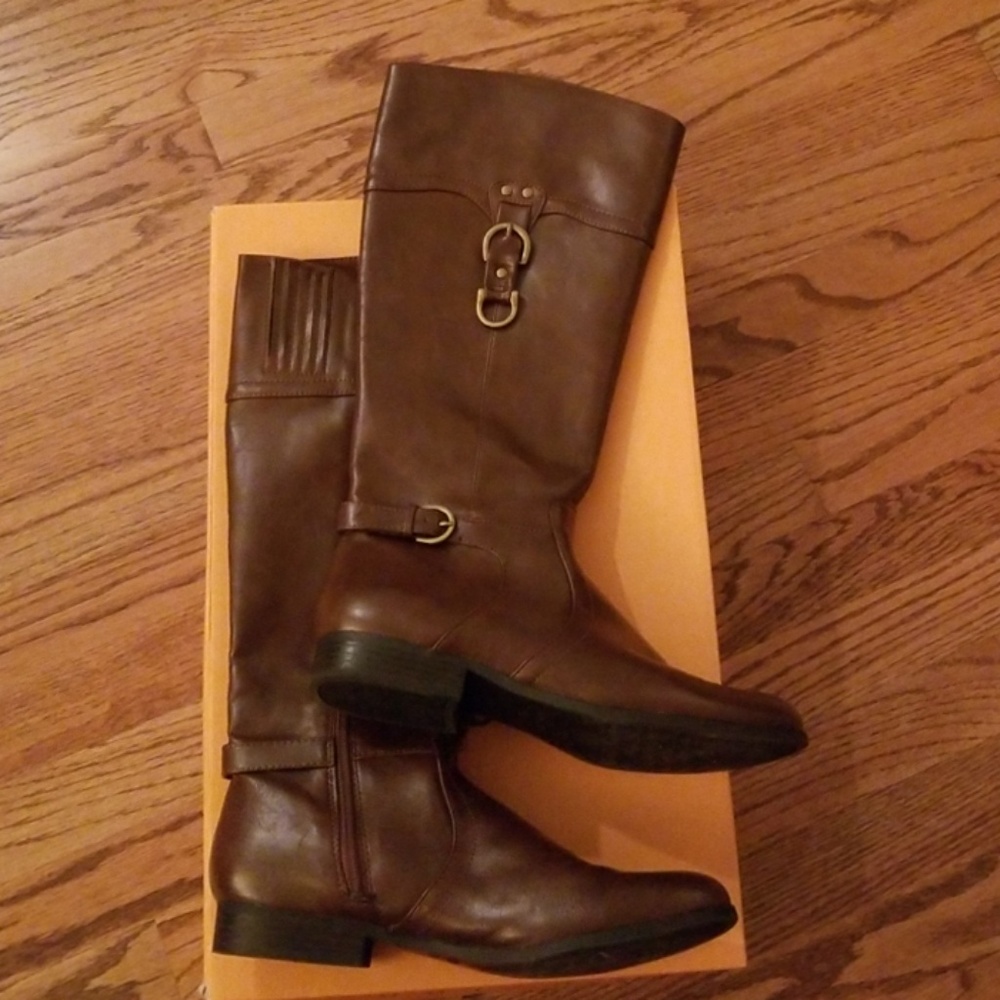 Boots - Picture 2 of 4